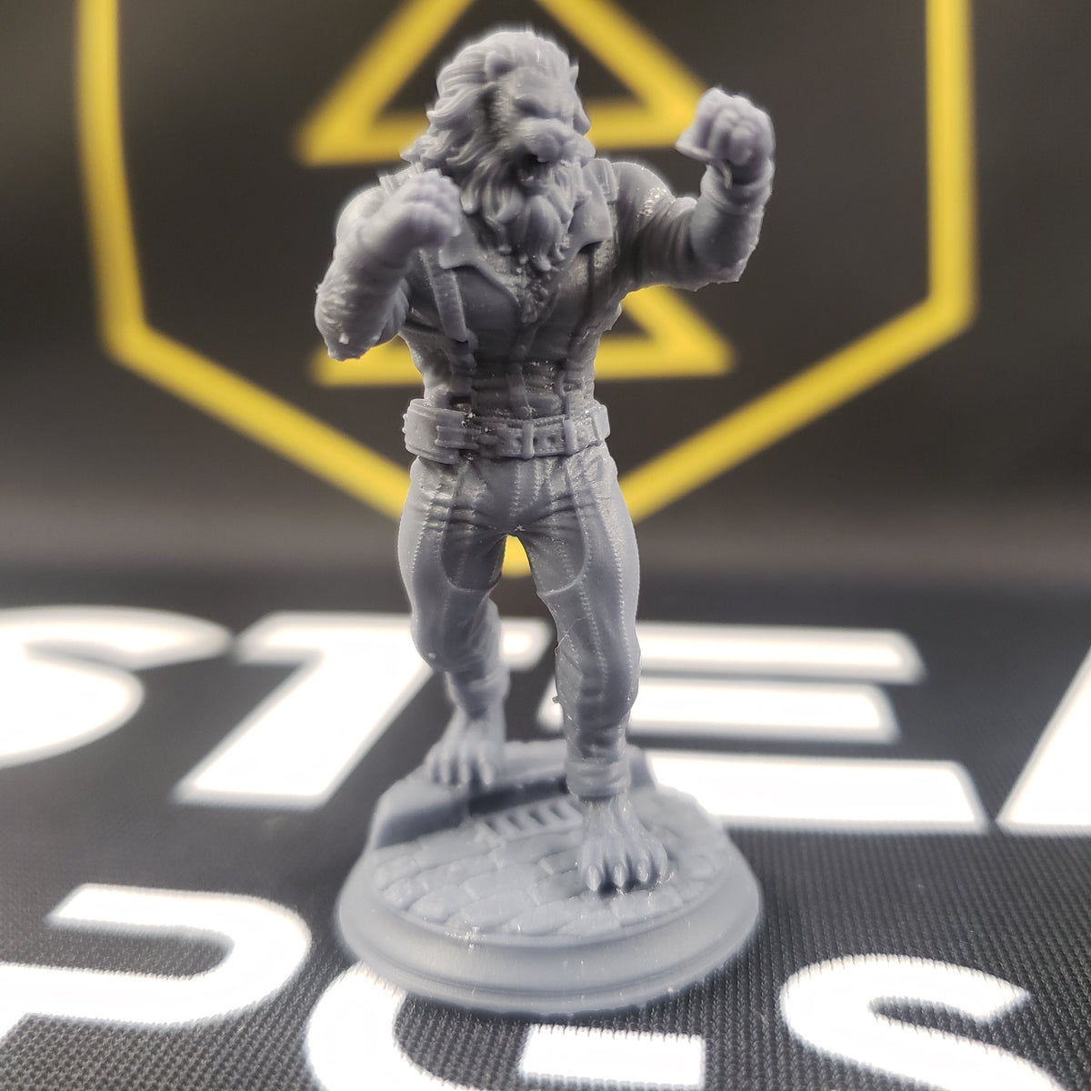 Vaa'dren Snowmane, Lionfolk Bouncer (Male Leonin Pugilist)
